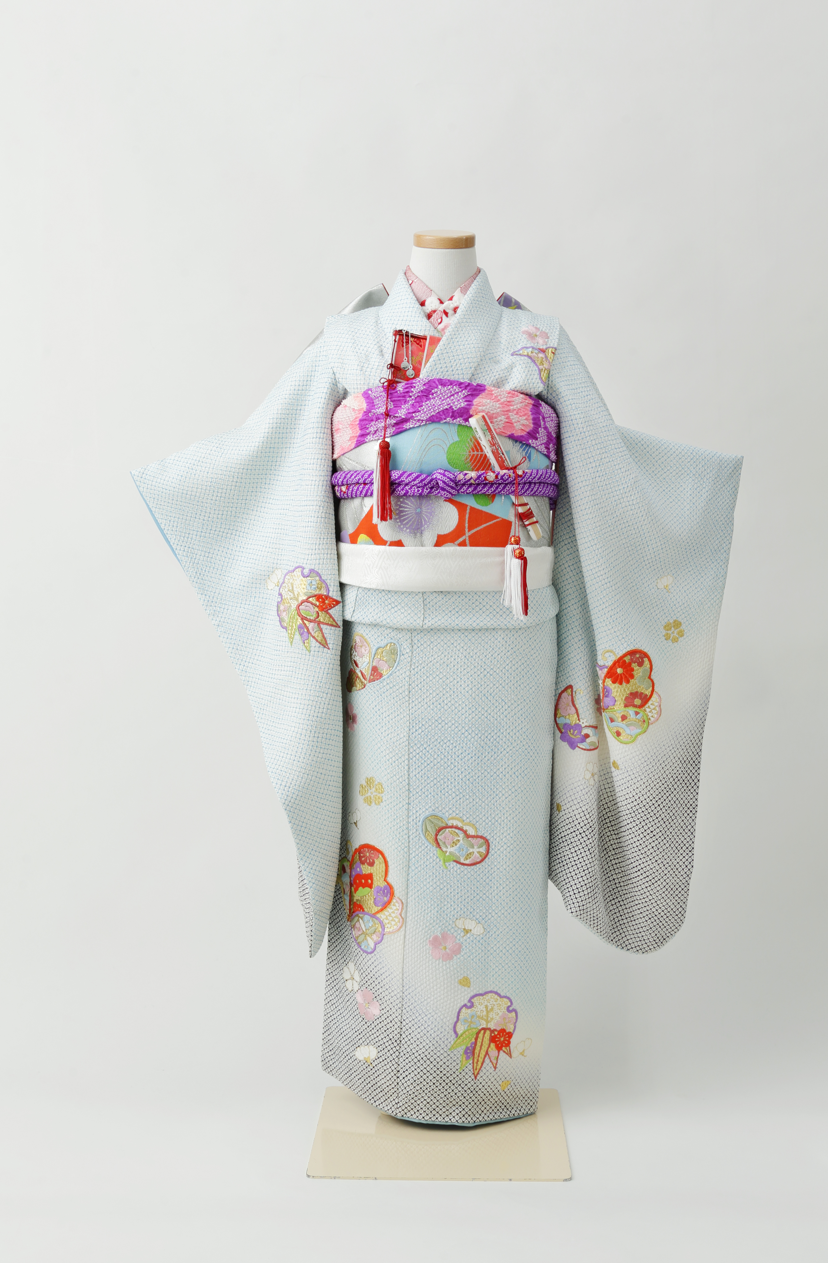 T7-001G 七歳祝着 水色絞り地に蝶刺繍 - 円居の着物レンタル－東京・日本橋