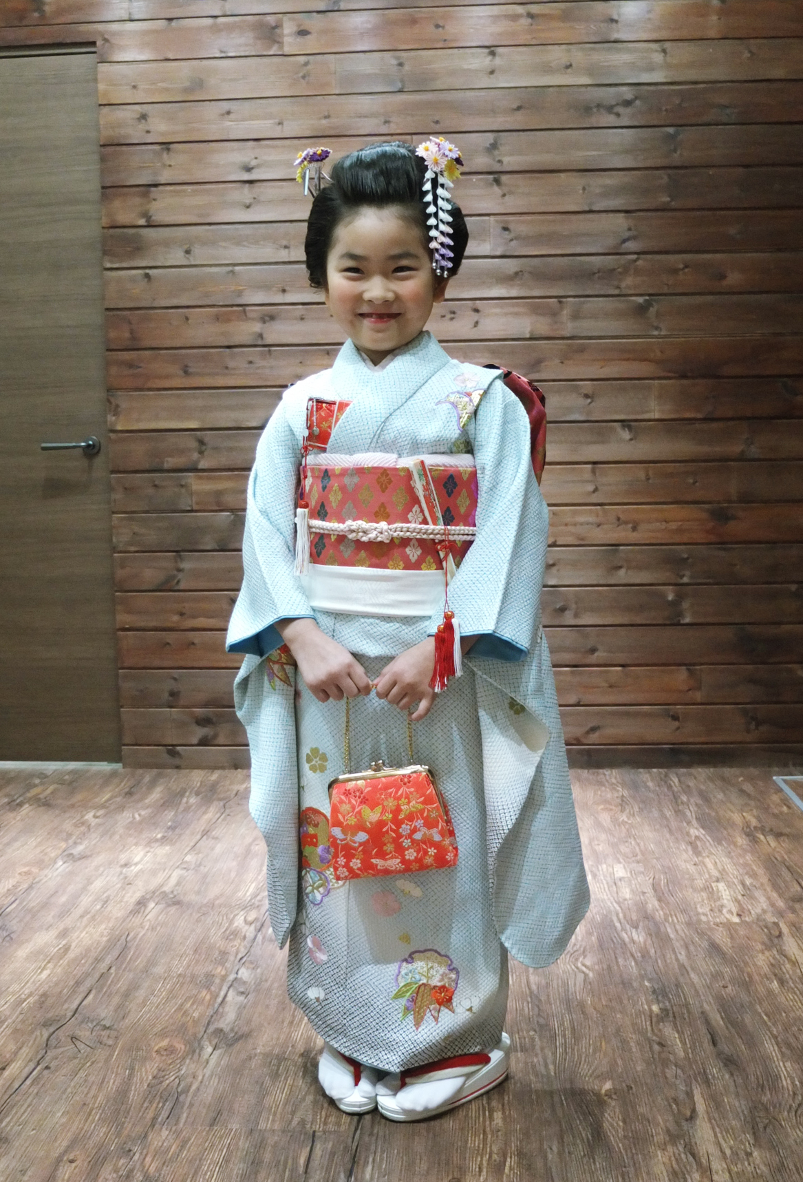 T7-001G 七歳祝着 水色絞り地に蝶刺繍－七五三｜円居の着物レンタル