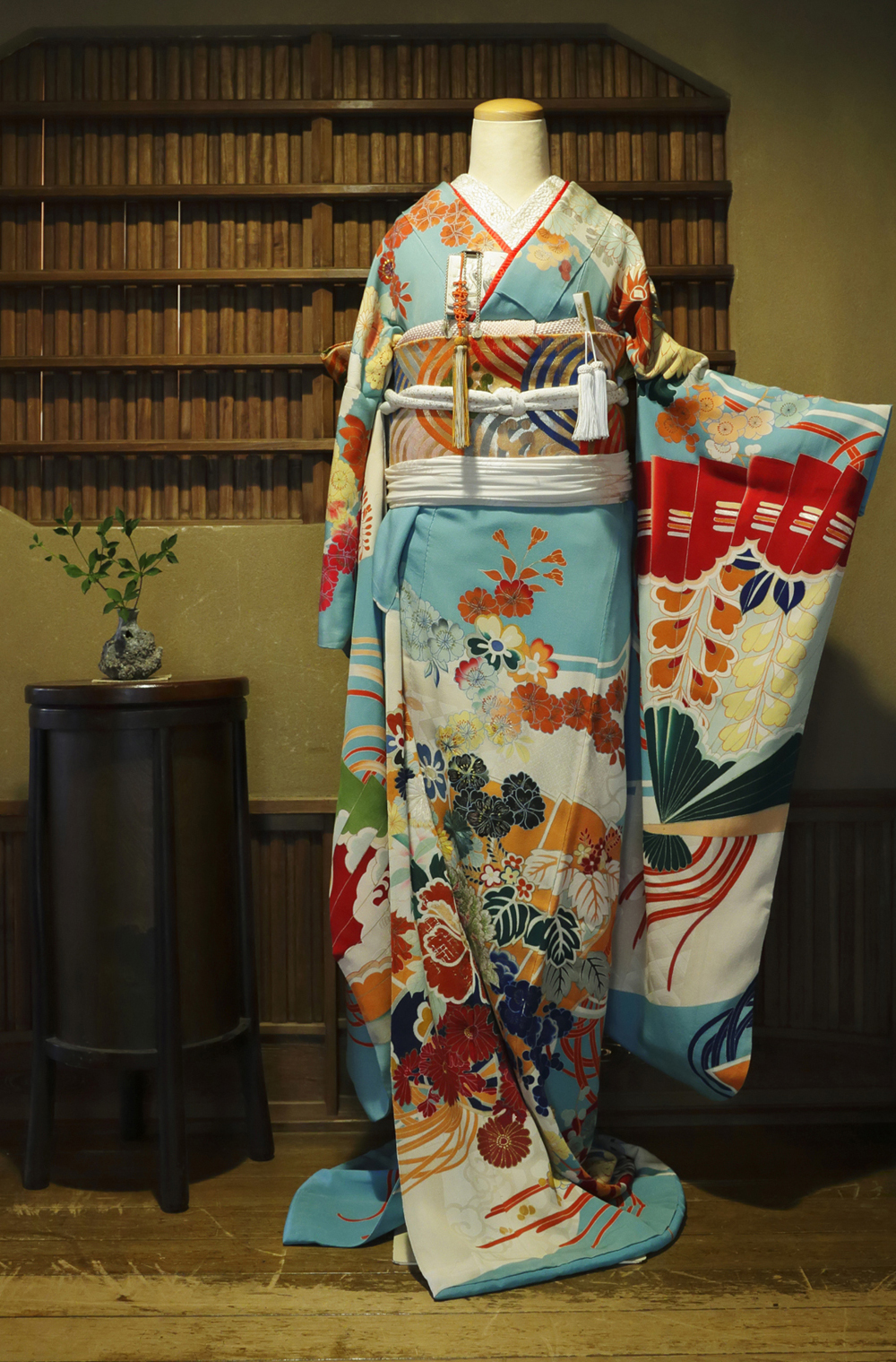 W-35 アンティーク 水色地 檜扇に四季の花 - 円居の着物レンタル－東京