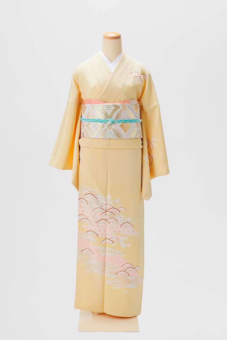 D-12 訪問着 クリーム色地 紗綾型と藤・菊柄 - 円居の着物レンタル
